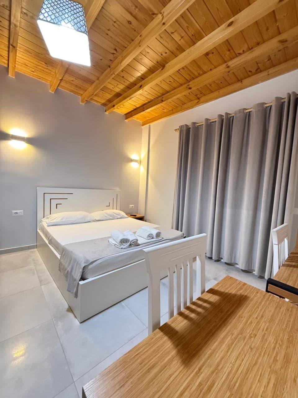 Bed, Photo of the whole room, Bedroom, towels