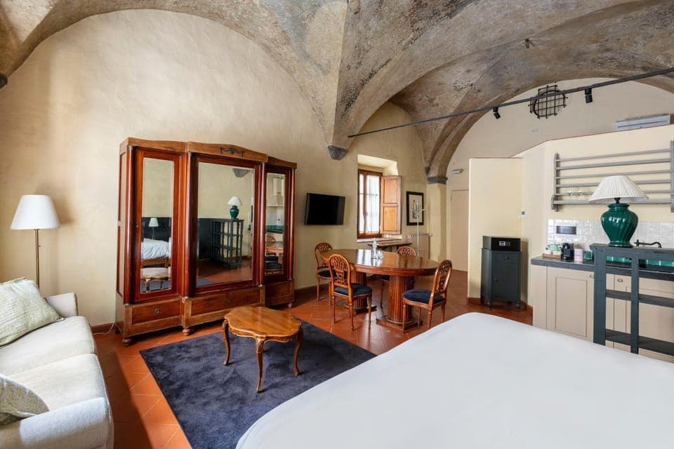 Seating area, Dining area, Bedroom