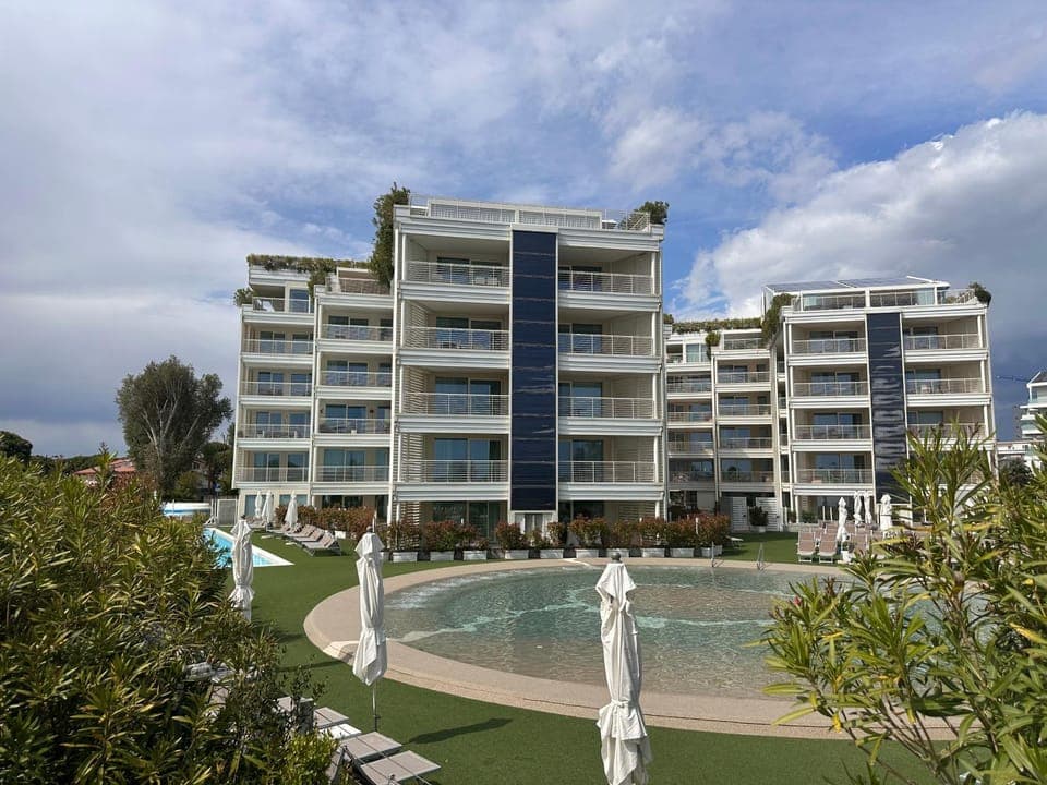 Property building, Swimming pool