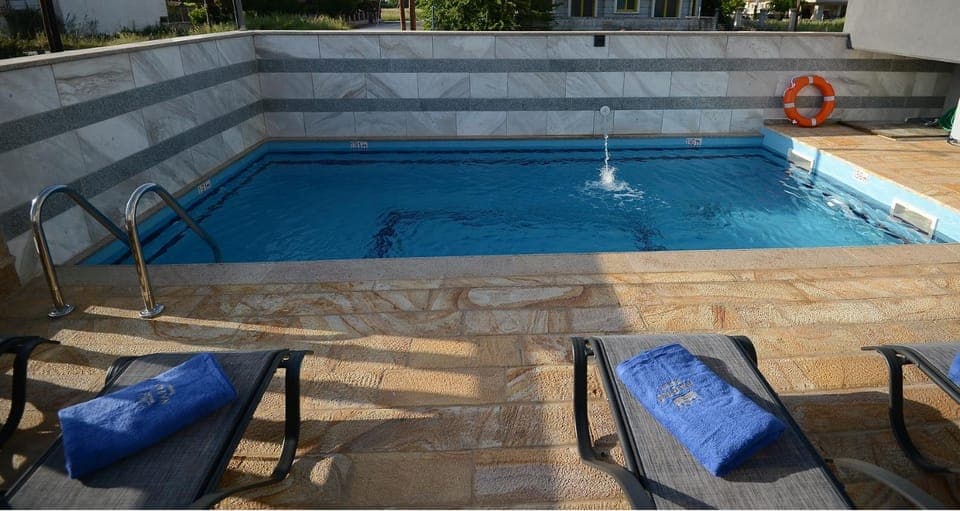 Property building, Swimming pool