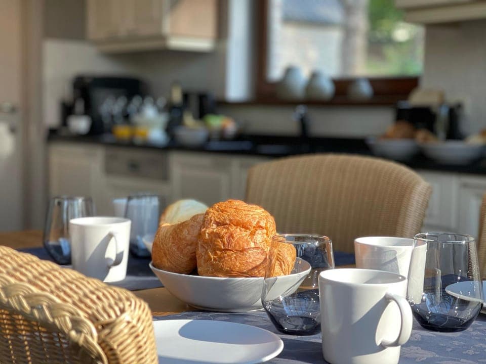 Kitchen or kitchenette, Breakfast