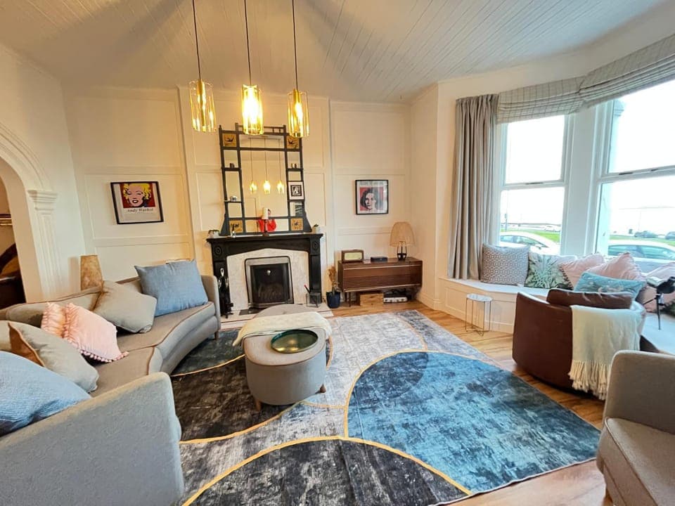 Stunning 3 bed seafront mansion building sleeps 6 adults or 8 with kids Apartment in Portrush