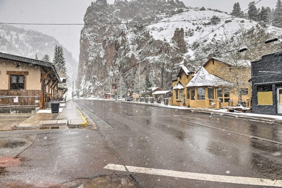 Cozy Log Cabin Escape In the Heart of Creede! Cabin in Creede