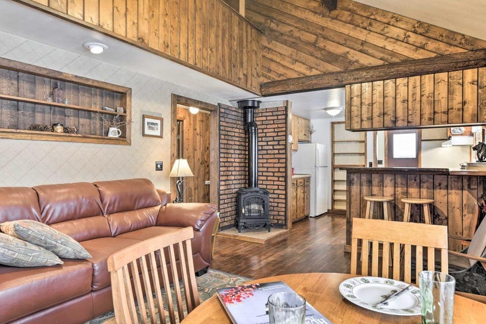 Cozy Log Cabin Escape In the Heart of Creede! Cabin in Creede