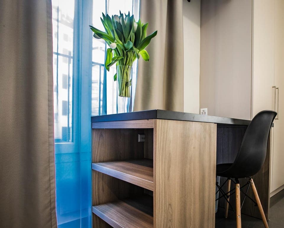 hair dresser, wardrobe