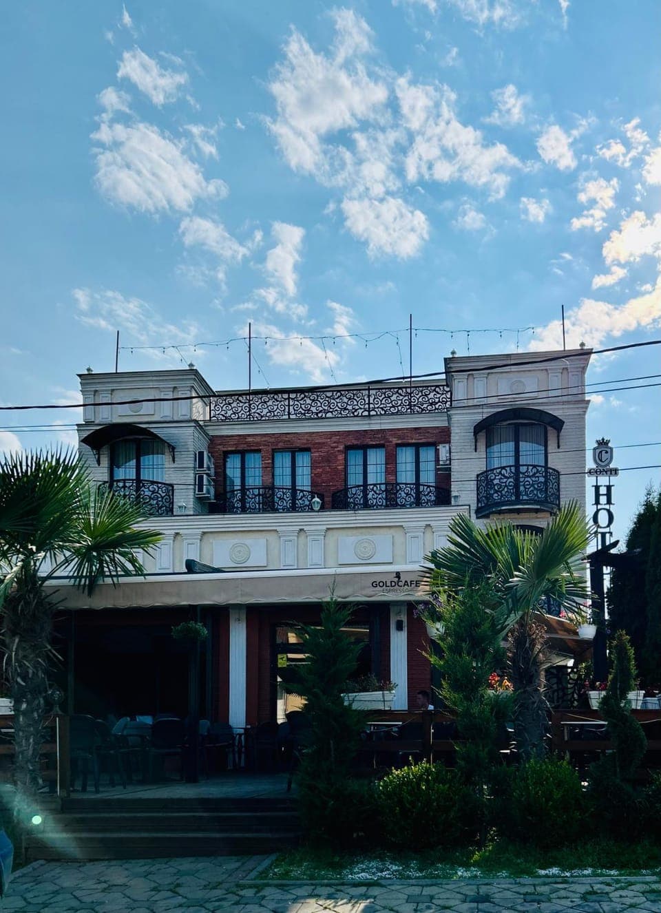 Property building, Spring, Balcony/Terrace