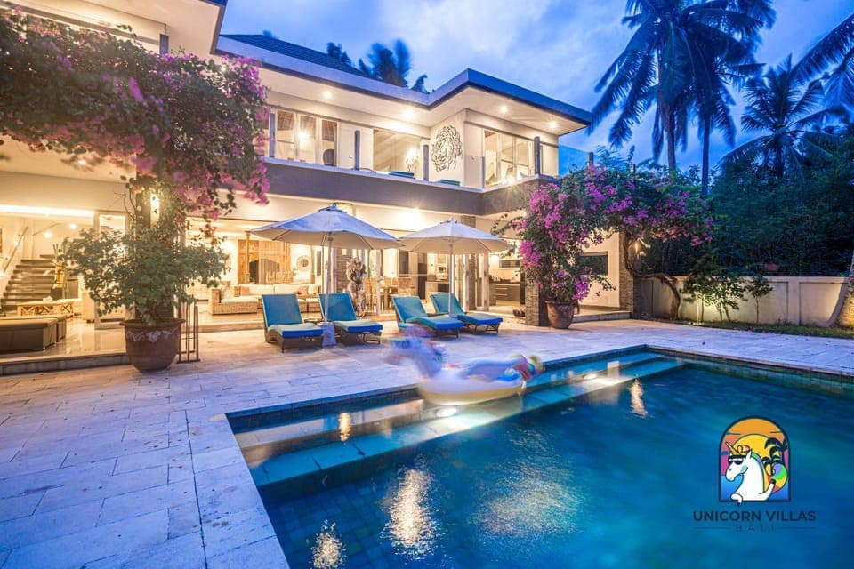 Property building, Pool view, Swimming pool, sunbed