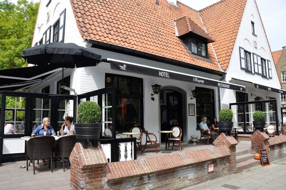 Facade/entrance, Balcony/Terrace