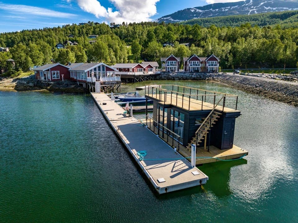 Property building, Restaurant/places to eat, Activities, Bird's eye view, Hot Tub, Sauna, Beach, Beach