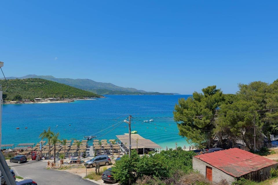 Spring, Day, Neighbourhood, Natural landscape, Beach, Sea view, Parking
