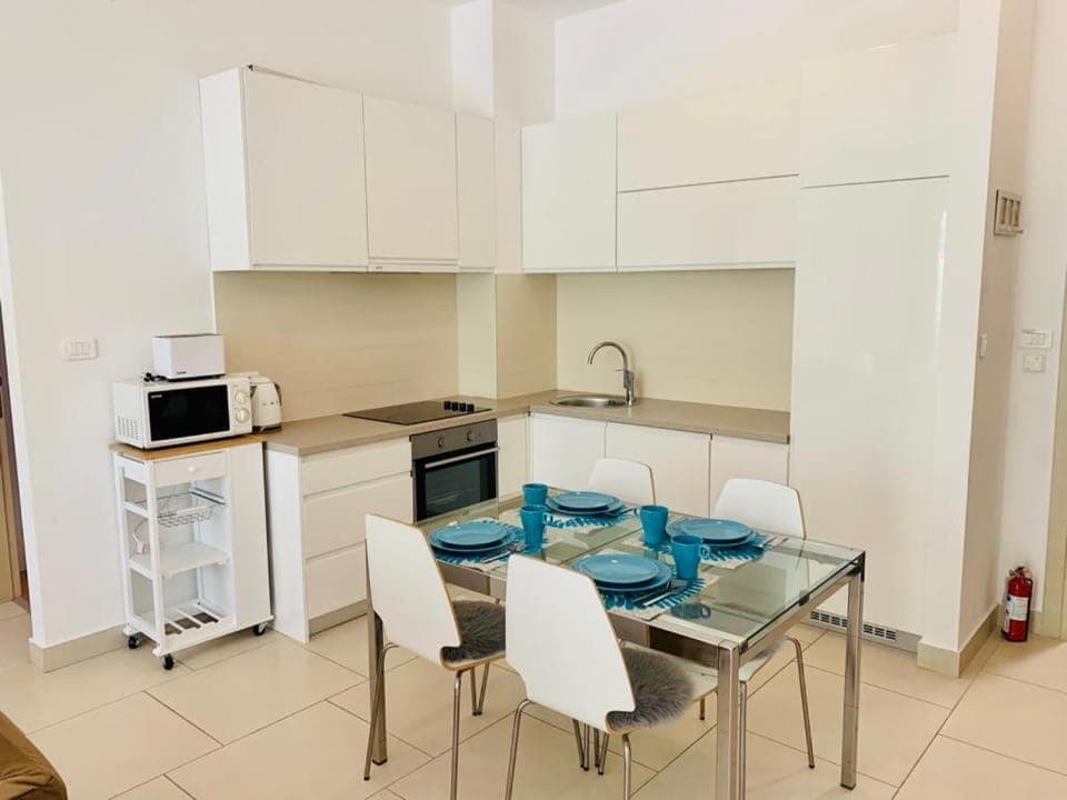 Kitchen or kitchenette, Dining area, minibar, pet friendly, stove, toaster
