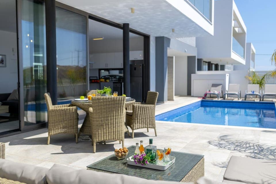 Patio, Patio, Swimming pool