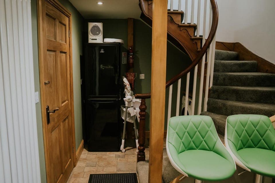 Seating area, kitchen