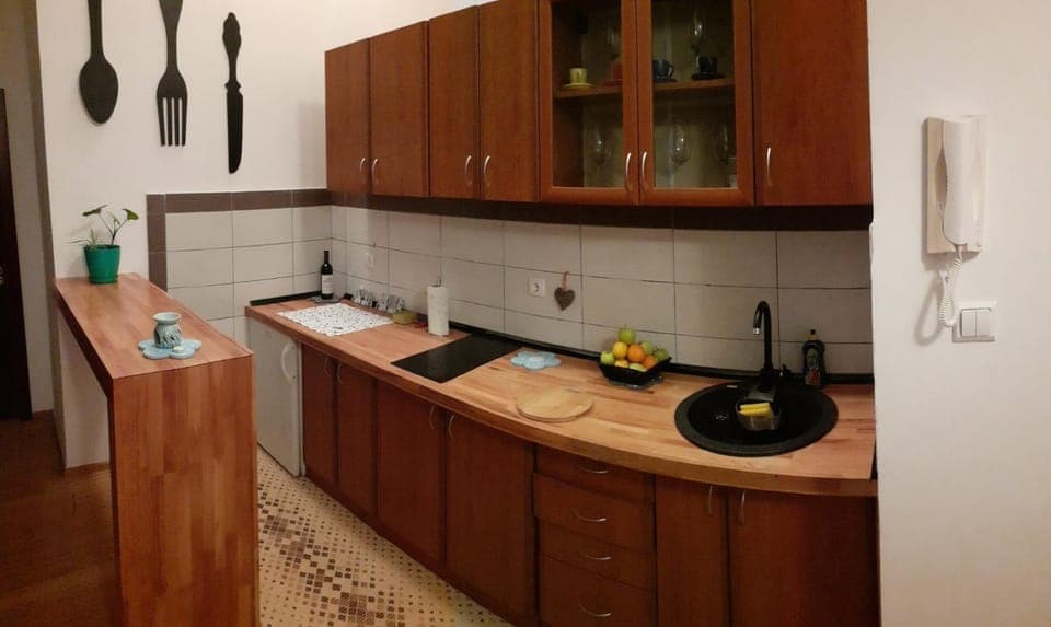 Kitchen or kitchenette, Communal kitchen
