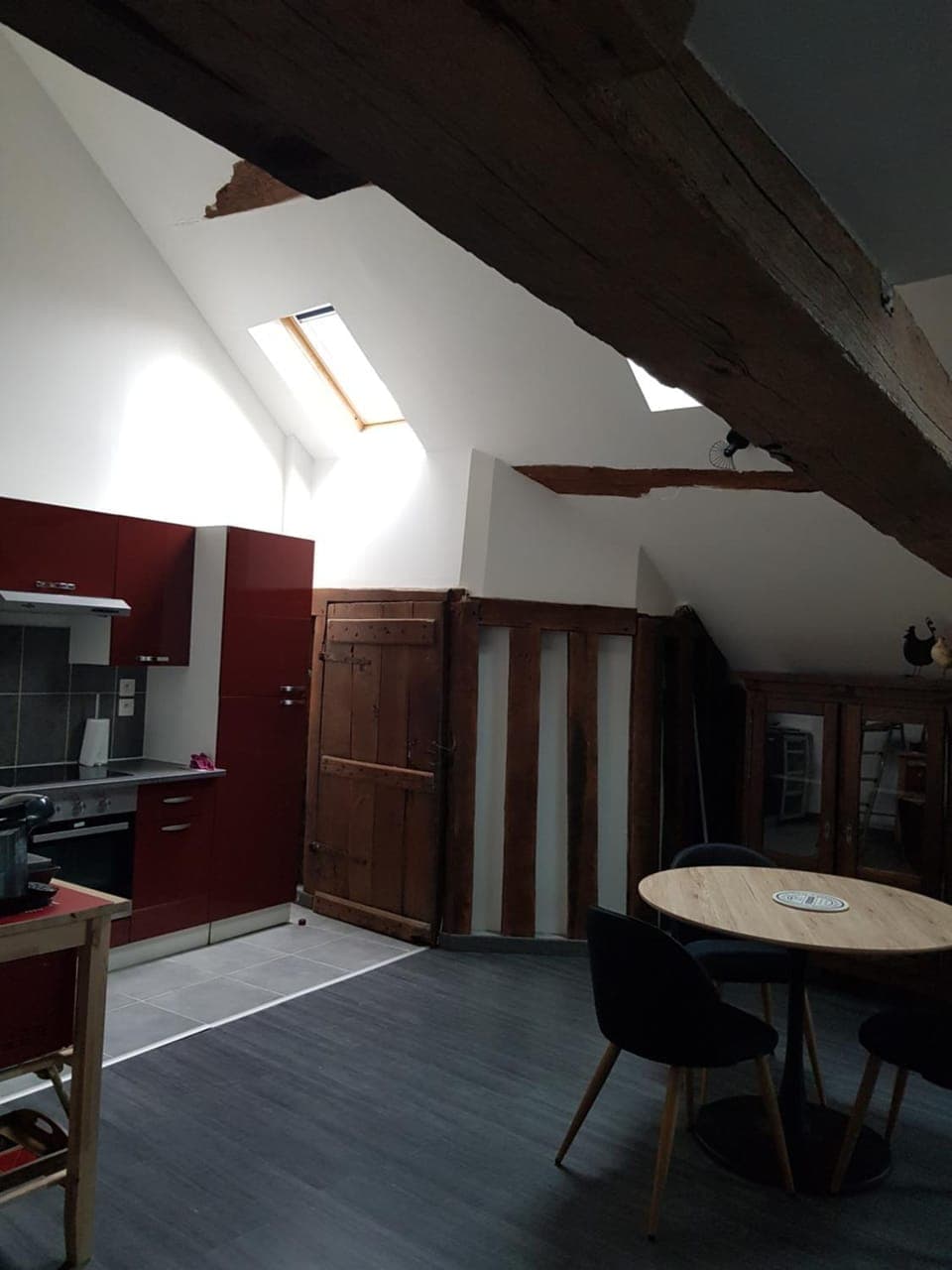 Kitchen or kitchenette, Dining area, oven, stove