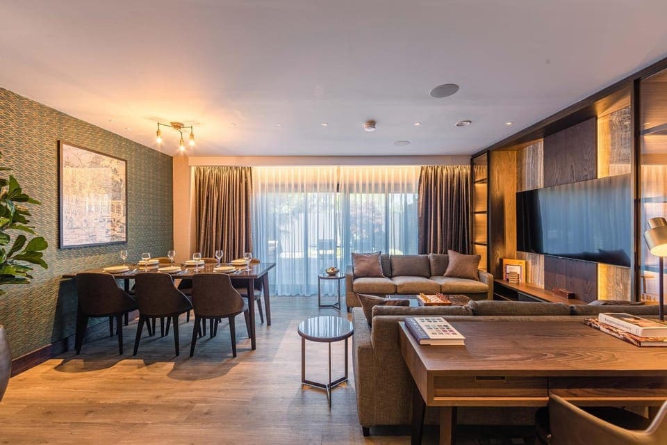 Living room, Seating area, Dining area