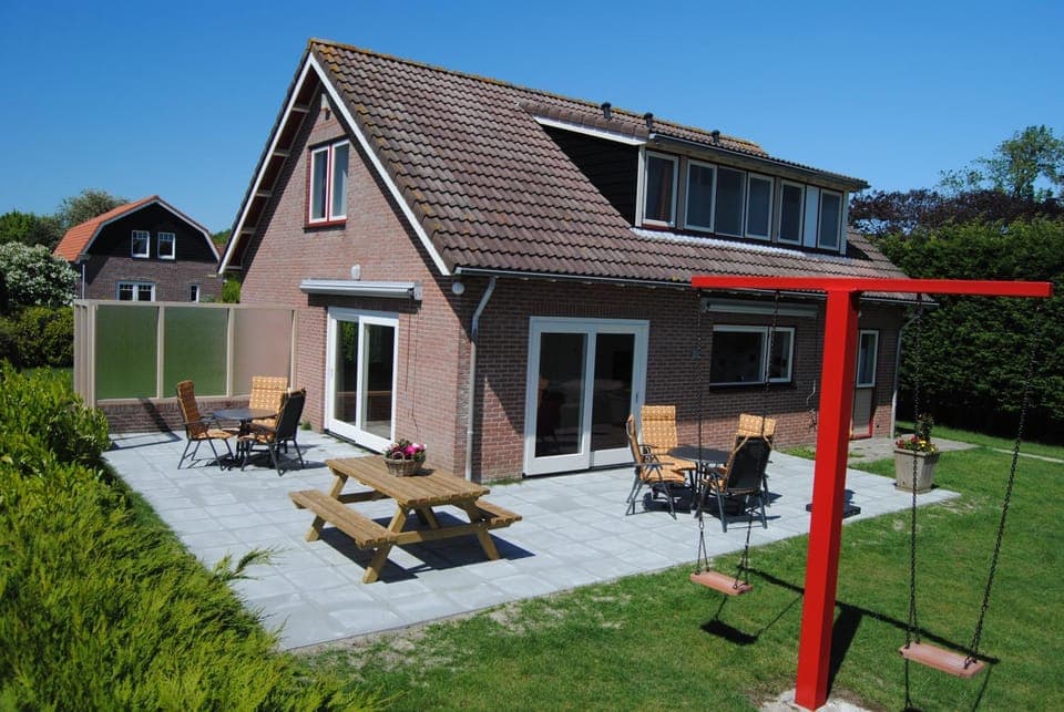 Property building, Garden, Balcony/Terrace