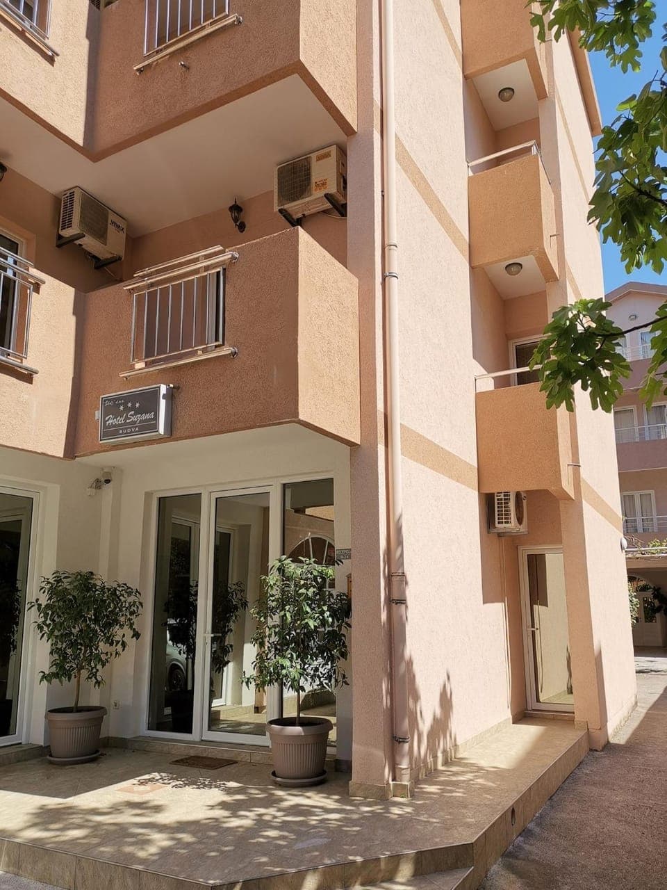 Property building, Facade/entrance