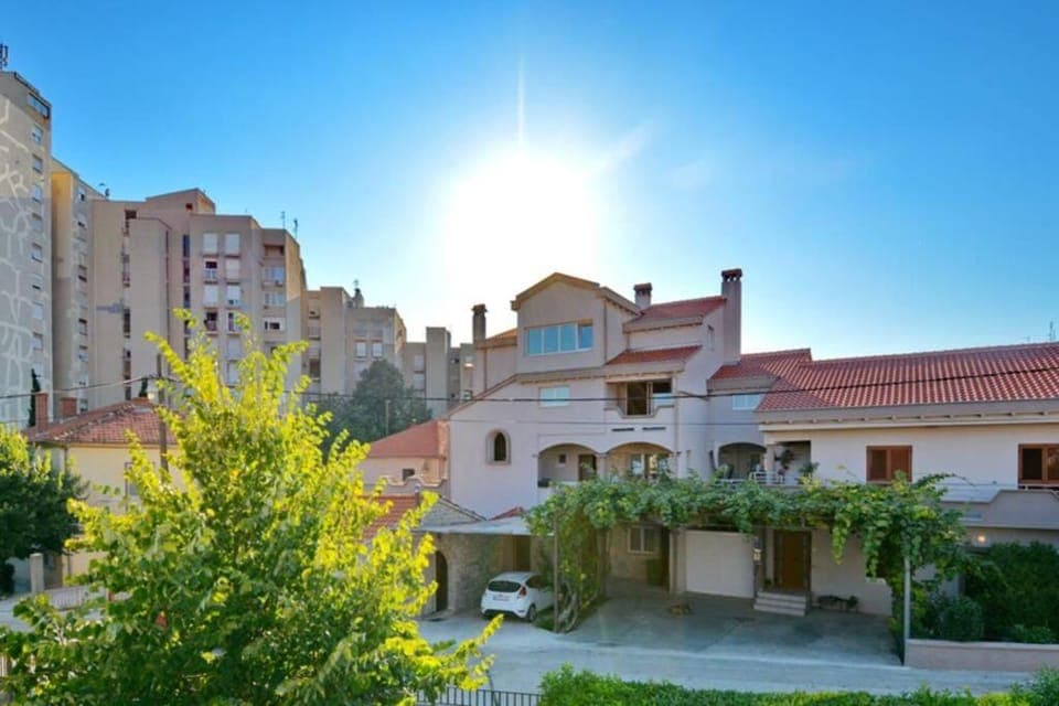 Property building, Neighbourhood