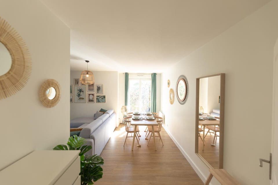 Living room, Seating area, Dining area