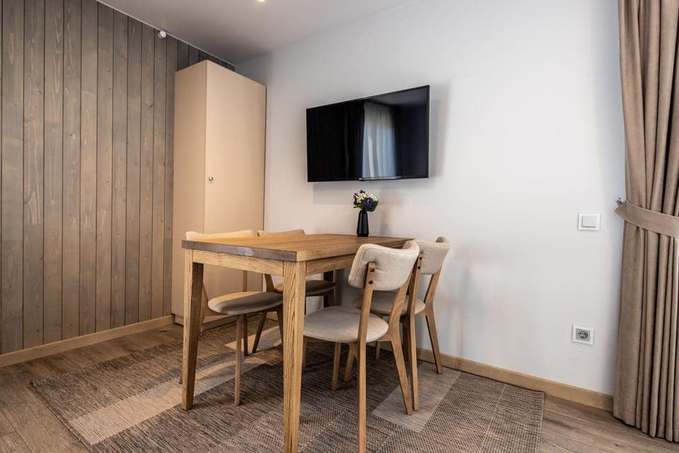 Communal lounge/ TV room, Dining area