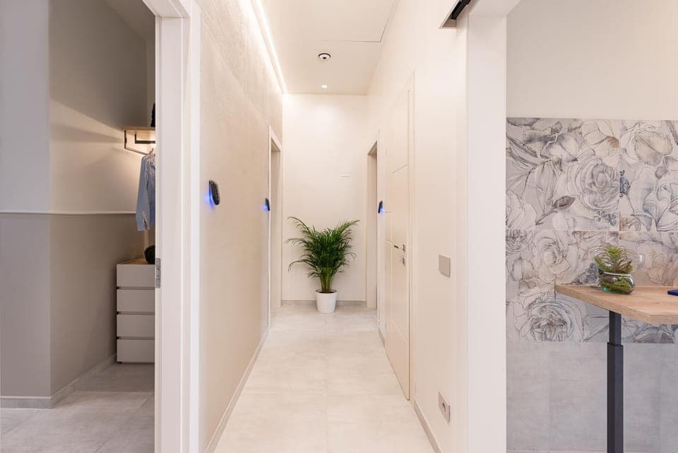 Facade/entrance, Internal: Not applicable to any particular room