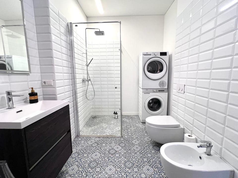 Shower, Toilet, bidet, washing machine, dryer