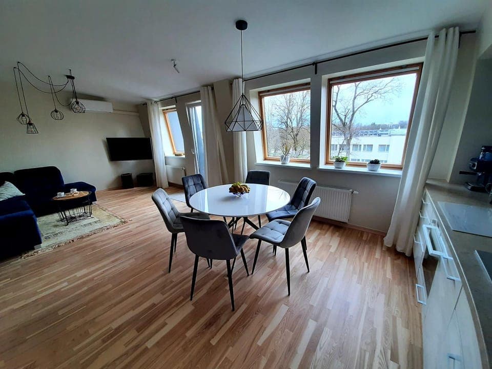 TV and multimedia, Kitchen or kitchenette, Living room, Seating area, Dining area