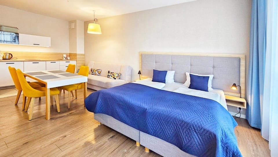 Bed, Kitchen or kitchenette, Photo of the whole room, Seating area, Dining area, Bedroom