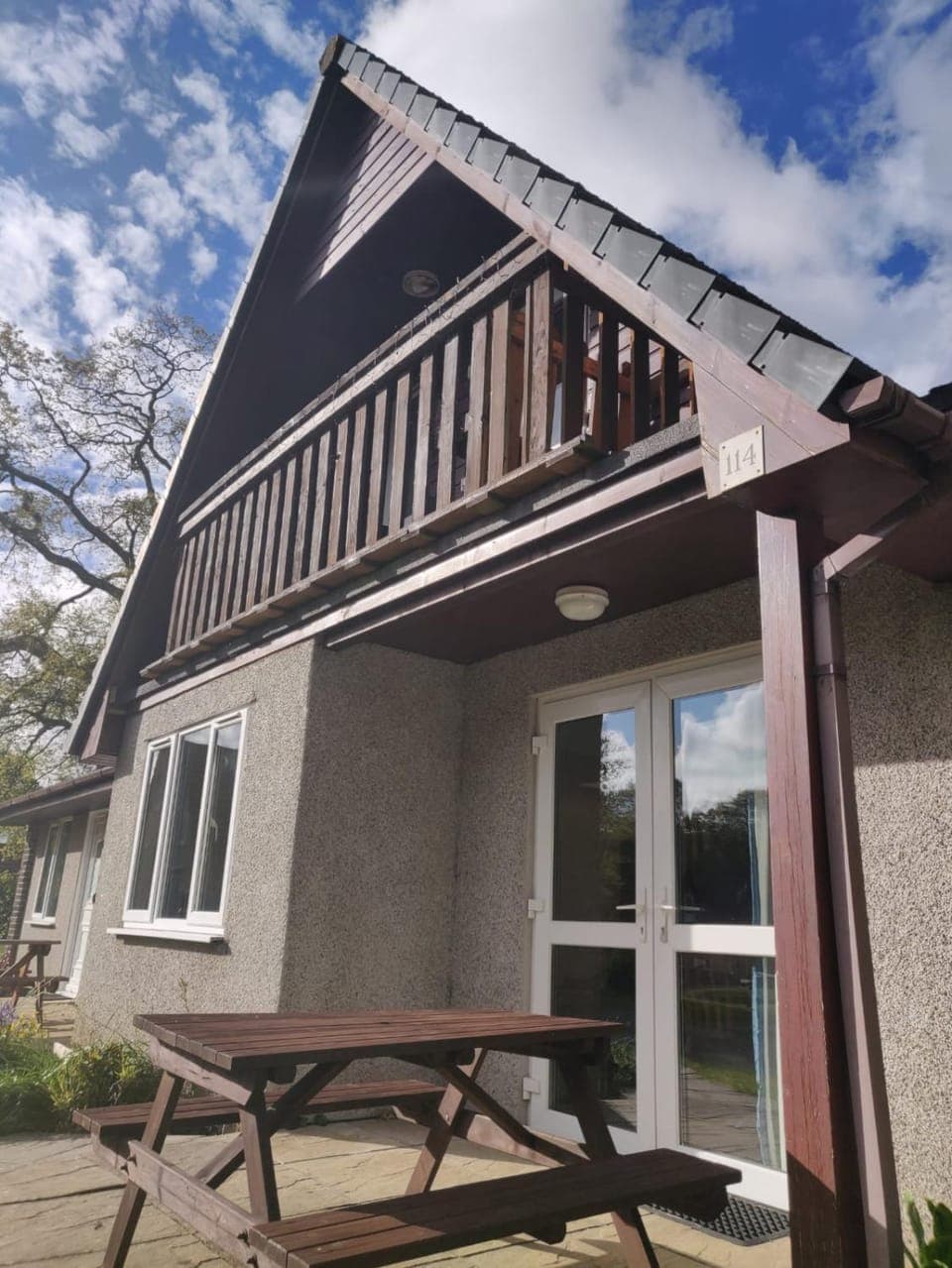 Property building, Patio, Facade/entrance, Balcony/Terrace