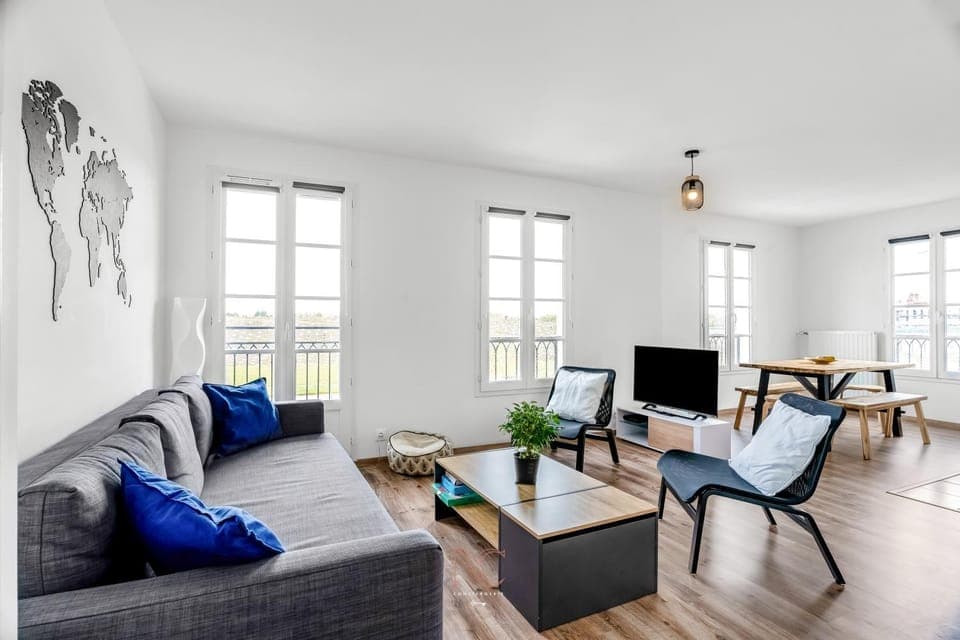 Communal lounge/ TV room, Living room