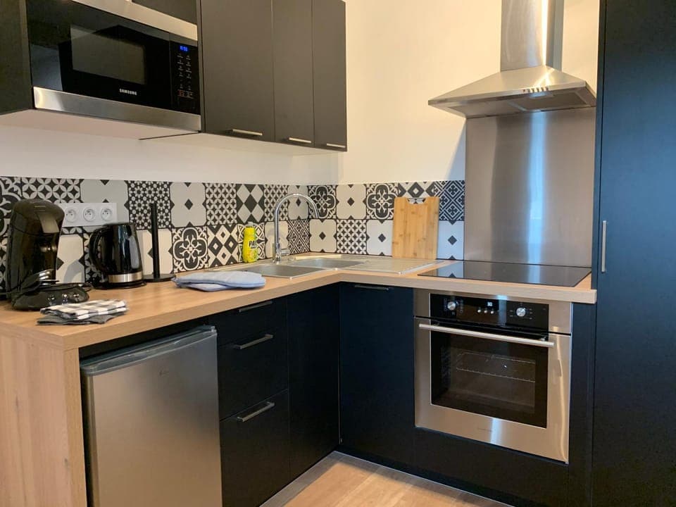 Kitchen or kitchenette