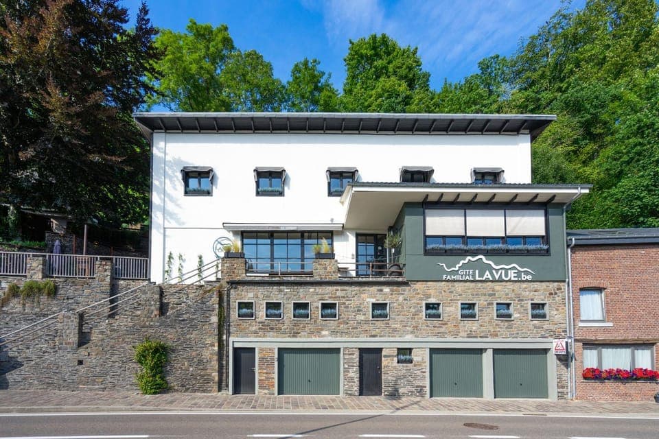 Property building, Patio, Balcony/Terrace, Parking