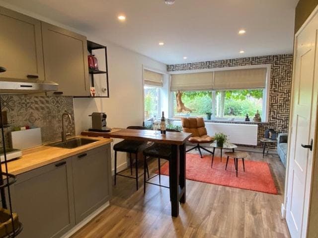 Kitchen or kitchenette, Dining area, Communal kitchen