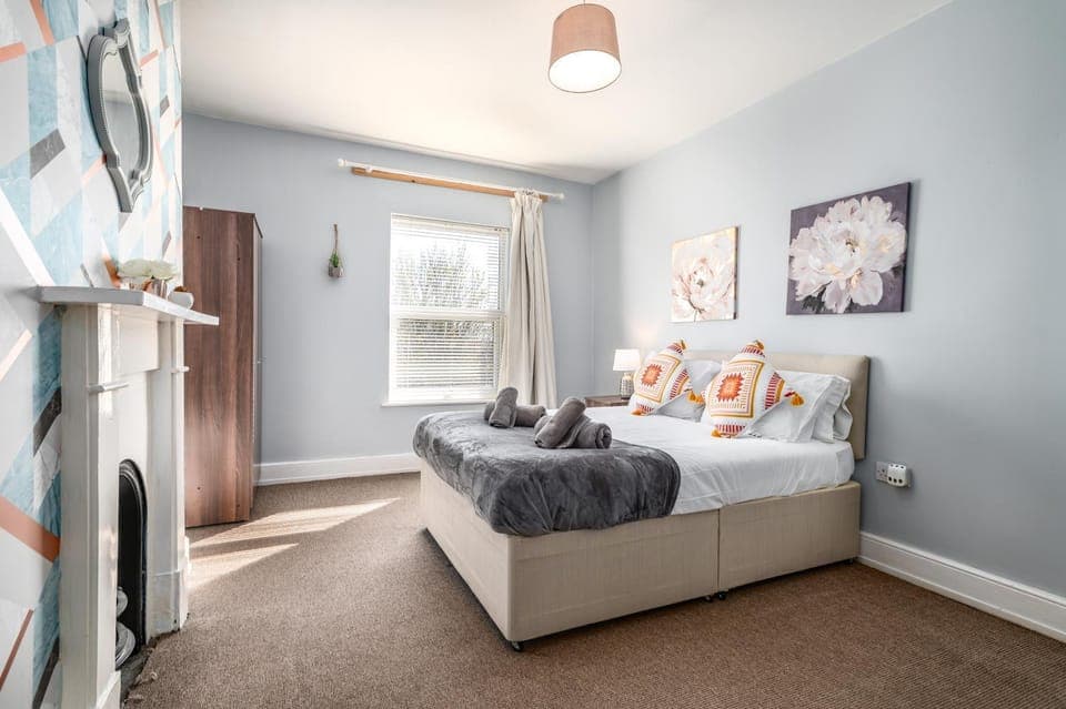 Bed, Photo of the whole room, Bedroom