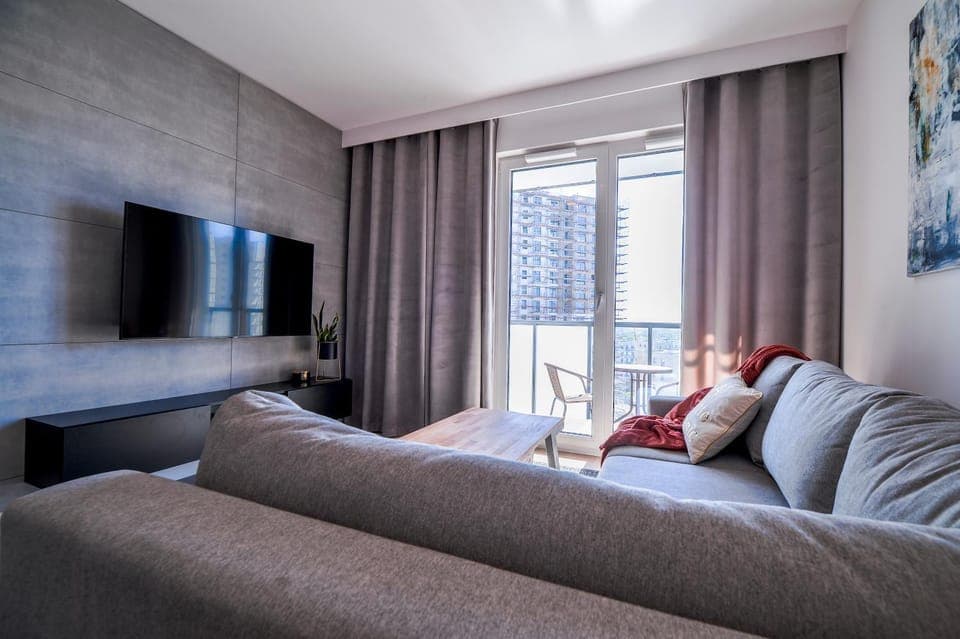 Bed, TV and multimedia, Living room, Seating area