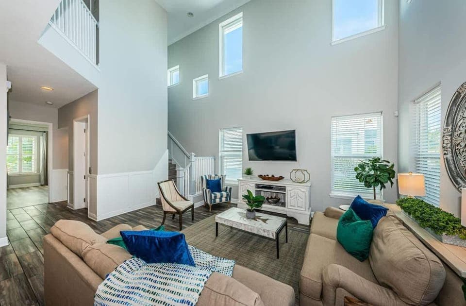 Tropical Treasure Beach Villa House in North Redington Beach