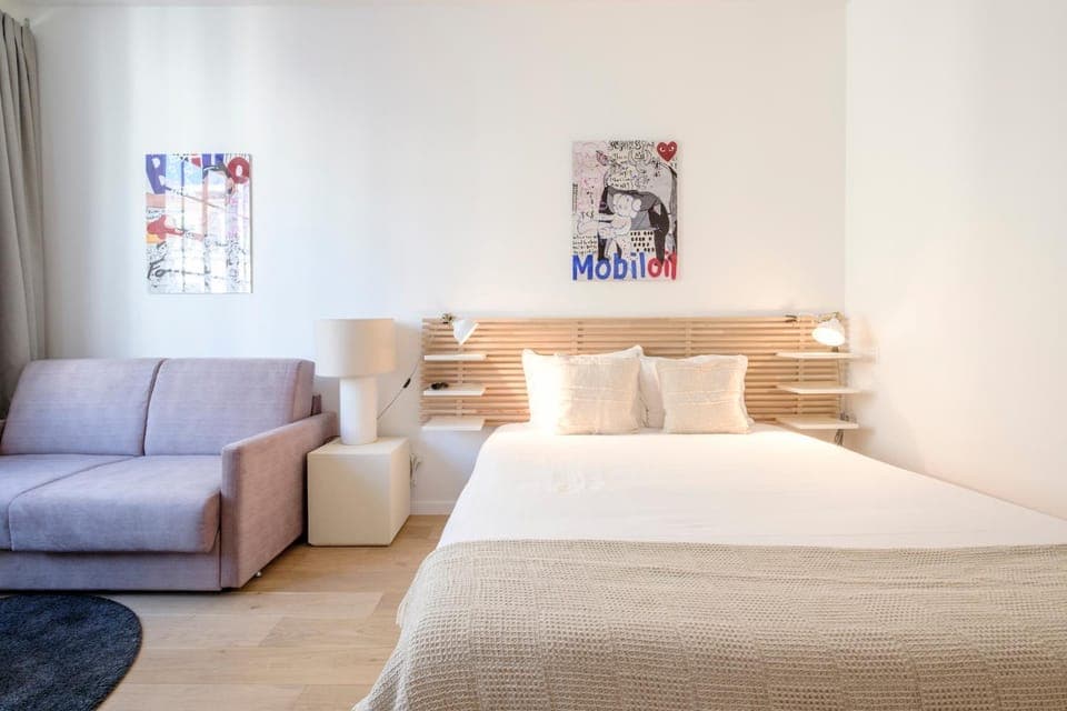 Bed, Living room, Bedroom