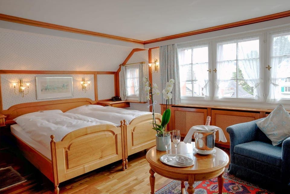 Bed, Photo of the whole room, Seating area, Bedroom