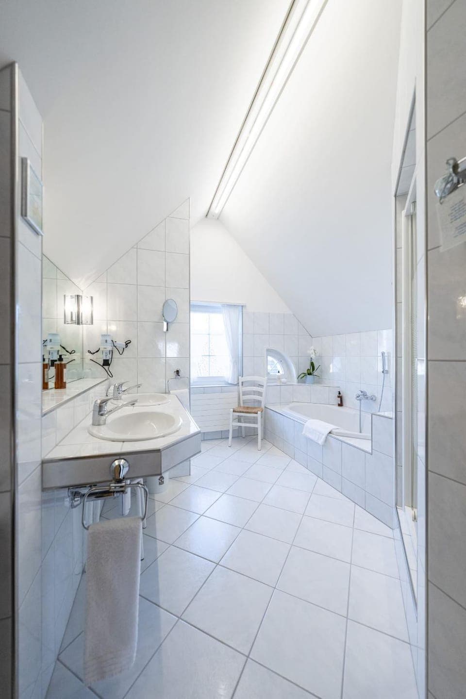 Bathroom, Bath, towels