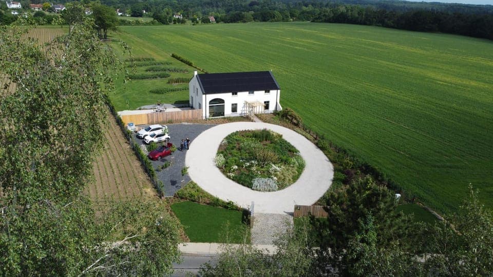 Property building, Patio, Spring, Day, Natural landscape, Bird's eye view, Summer, Garden, Garden view, Parking