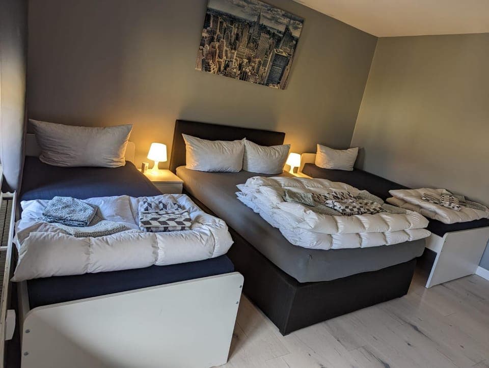 Bed, Photo of the whole room, Bedroom, towels