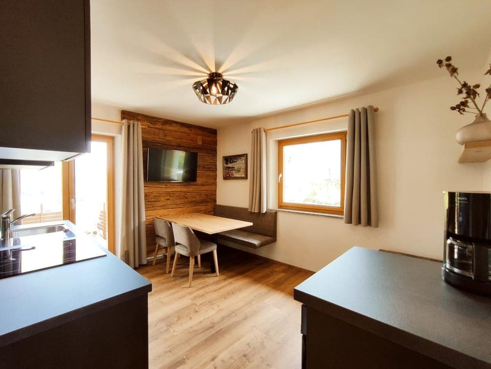 Coffee/tea facilities, Balcony/Terrace, Living room, Seating area, Hiking, Family, minibar, stove, kitchen