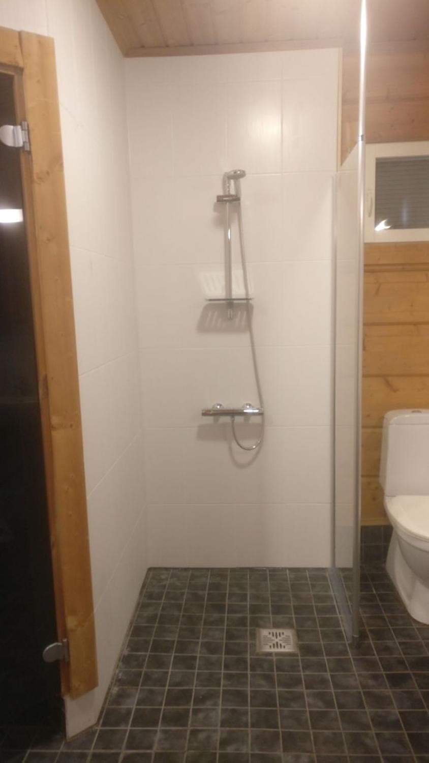 Shower, Toilet