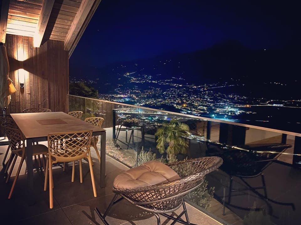 Night, Natural landscape, View (from property/room), Balcony/Terrace, Living room, Seating area, Dining area, City view, Landmark view, Mountain view