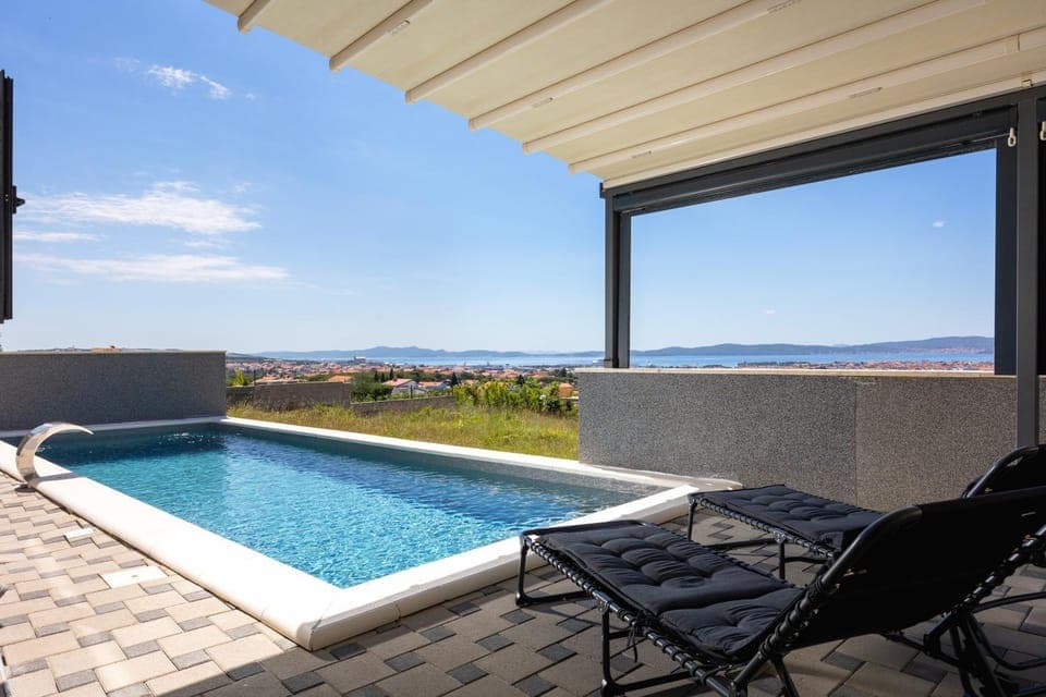 Balcony/Terrace, Pool view, Swimming pool