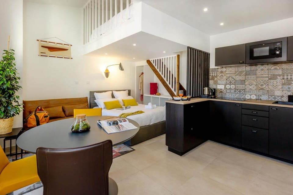 Kitchen or kitchenette, Living room, Dining area