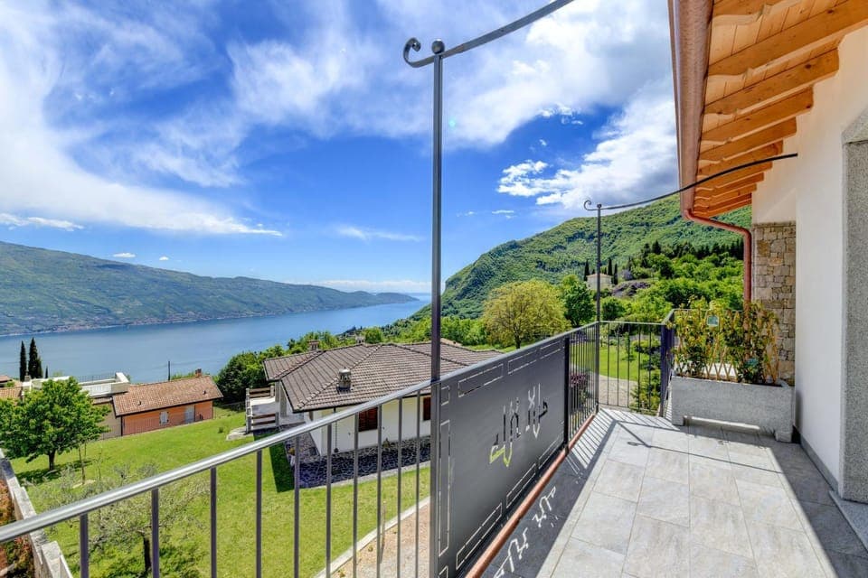 Day, Natural landscape, View (from property/room), Balcony/Terrace, Lake view, Mountain view