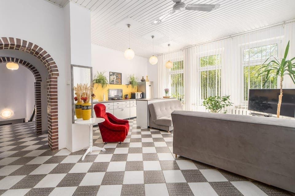 Communal lounge/ TV room, Living room, Breakfast, Dinner