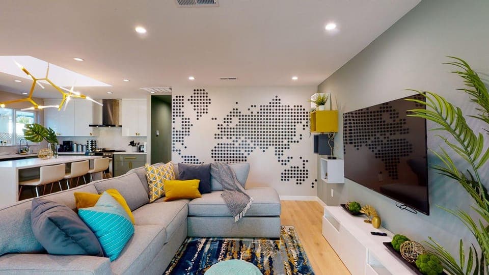 TV and multimedia, Kitchen or kitchenette, Living room, Seating area